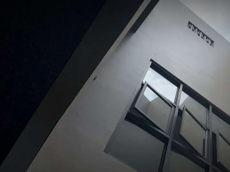 Casement window aluminium dark grey di void rumah Pondok Indah